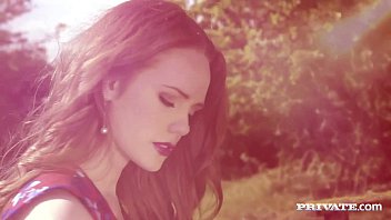 Пьяная девица на пикнике