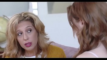 Пылкая молодая парочка страстно трахается